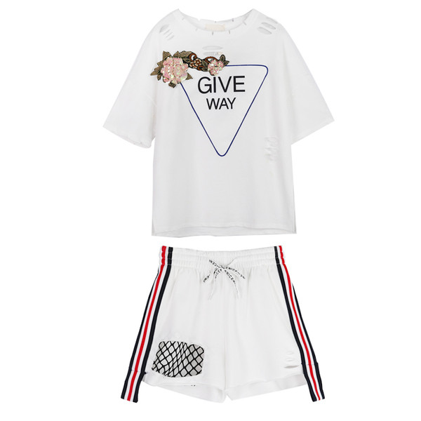 Интересен спортно-елегантен комплект от две части и два цвята