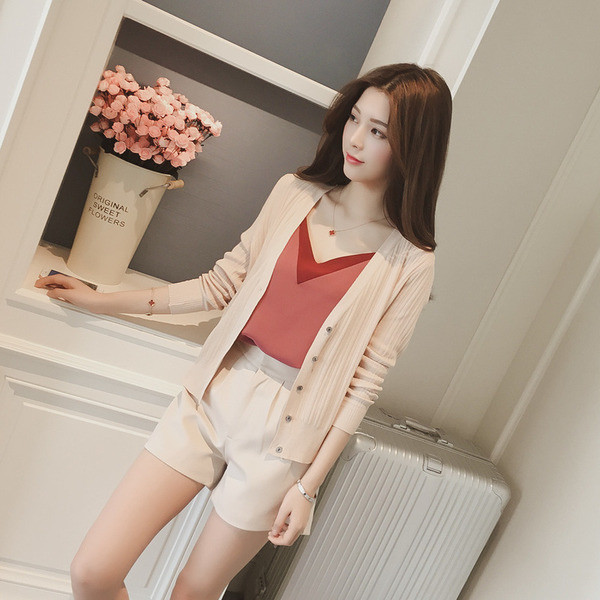 Πολύ κομψό γυναικείο γιλέκο με V-neck