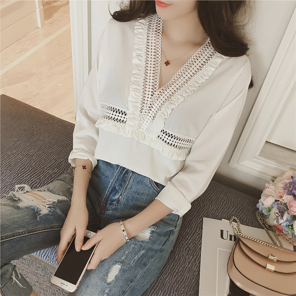 Πολύ κομψό μεταξωτό άσπρο πουκάμισο με V-neck