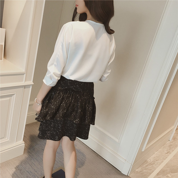 Πολύ κομψό μεταξωτό άσπρο πουκάμισο με V-neck