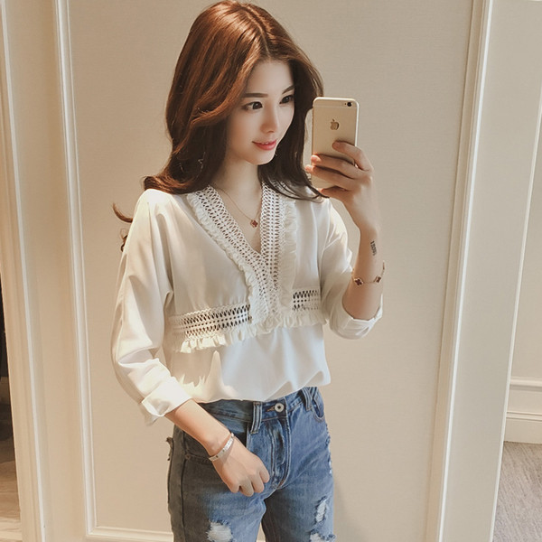 Πολύ κομψό μεταξωτό άσπρο πουκάμισο με V-neck