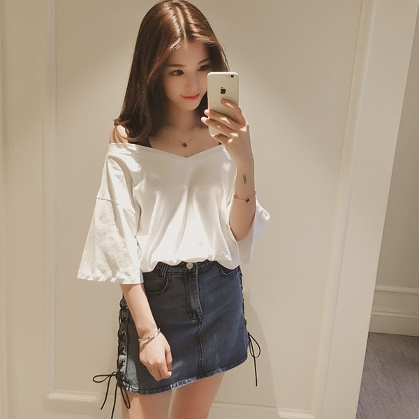 μπλούζα Μεγάλη κυρίες με ιμάντες δαντέλα έναν ώμο και φαρδιά μανίκια