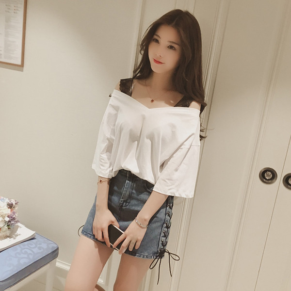 μπλούζα Μεγάλη κυρίες με ιμάντες δαντέλα έναν ώμο και φαρδιά μανίκια