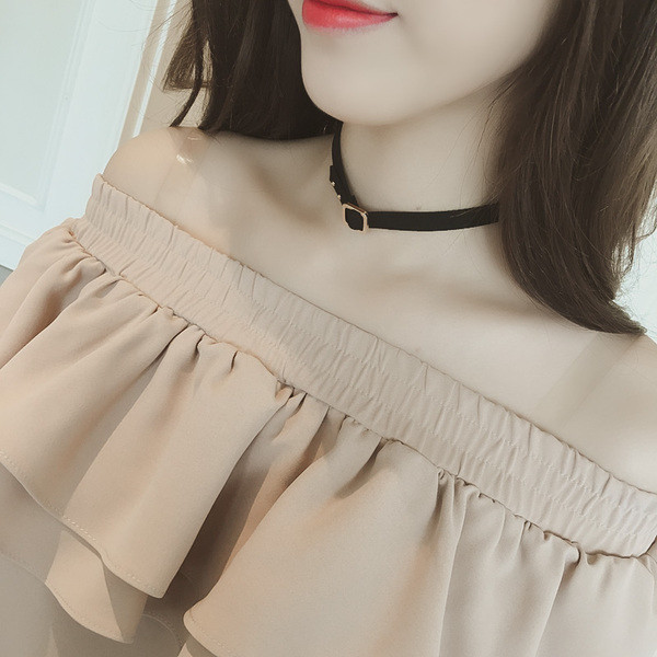 Изключително нежен дамски чокър с халка