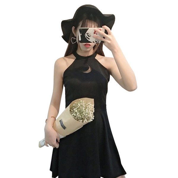 Спортно-елегантна дамска черна рокля с голи рамене