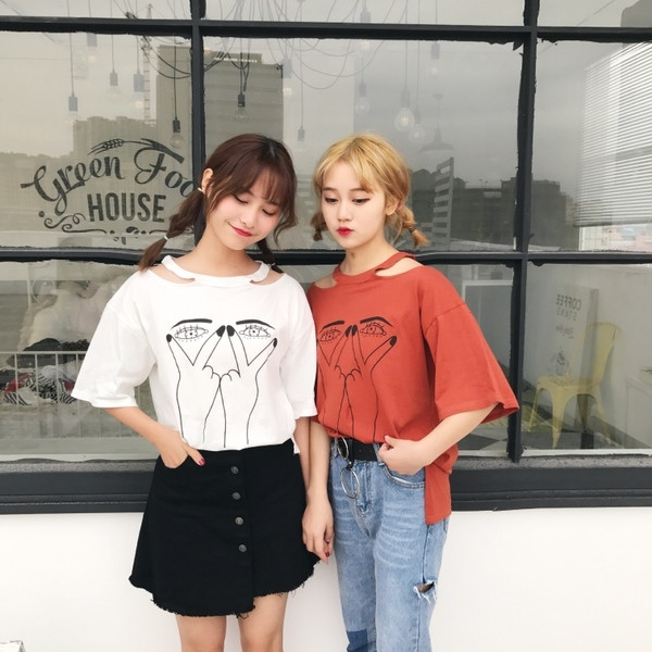 Γυναικεία μπλούζα σε δύο χρώματα με μια μεγάλη θήκη