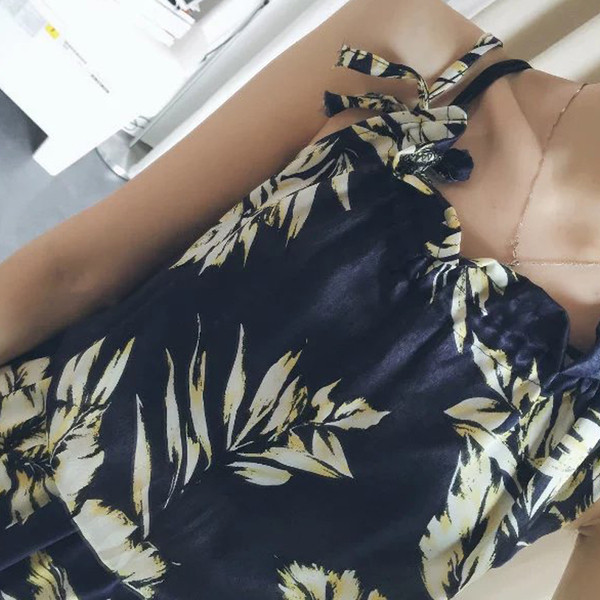 Много модерна ежедневна дамска рокличка с тънки презрамки