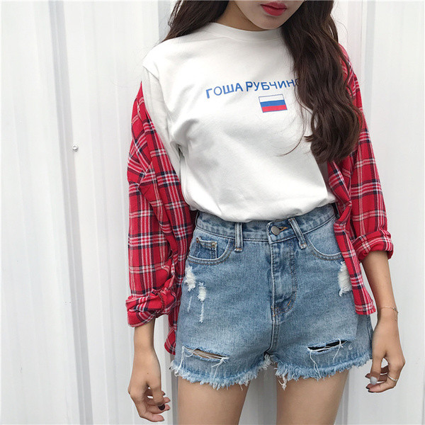 Шик дамски къси дънкови шорти с цепки и ресни