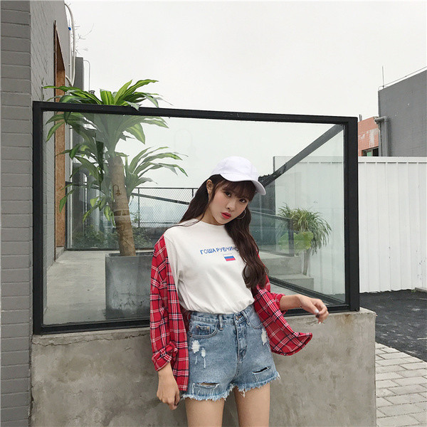 Шик дамски къси дънкови шорти с цепки и ресни