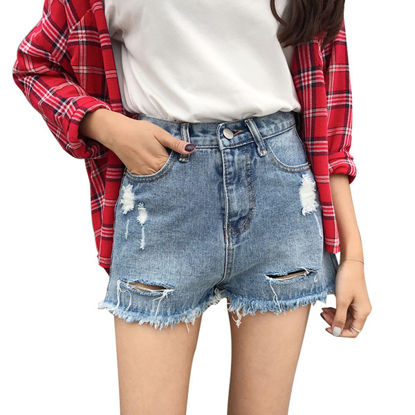 Шик дамски къси дънкови шорти с цепки и ресни