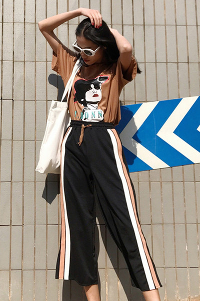 Ежедневен дамски комплект от две части включващ тениска и панталон