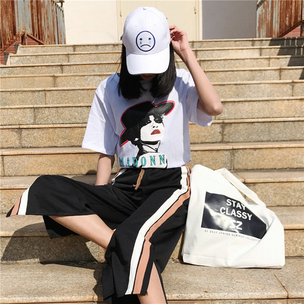 Ежедневен дамски комплект от две части включващ тениска и панталон