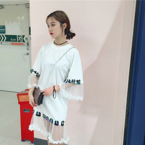 Καθημερινά οι γυναίκες ντύνονται με μεταξωτά μοτίβα σε δύο χρώματα