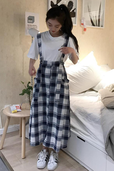 Μεγάλη κυρίες όμορφο ριγέ φούστα με ιμάντες γύρω από τη μέση