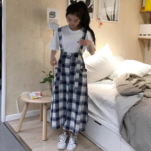 Μεγάλη κυρίες όμορφο ριγέ φούστα με ιμάντες γύρω από τη μέση