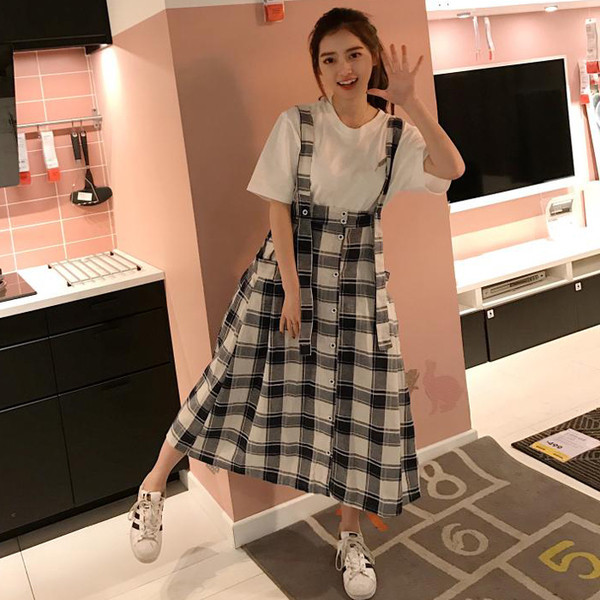 Μεγάλη κυρίες όμορφο ριγέ φούστα με ιμάντες γύρω από τη μέση