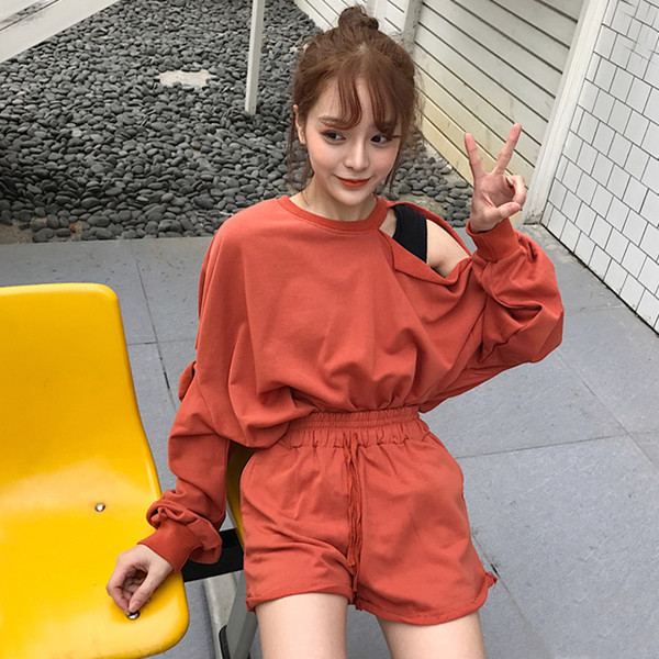 Καθημερινά κυρίες δύο μέρη που σε δύο χρώματα