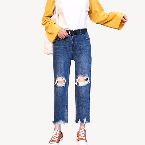 Εξαιρετικά μοντέρνα  γυναικεία τζην με σχισμένα γόνατα και  μήκος 7/8 