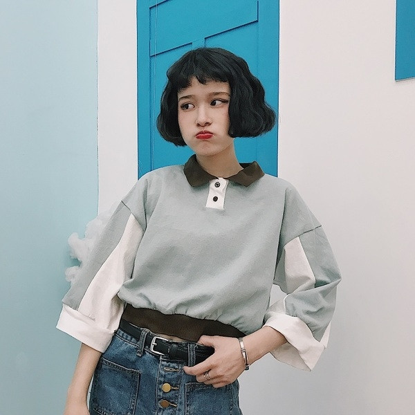 Ежедневна дамска блуза с дълъг широк ръкав и малка якичка