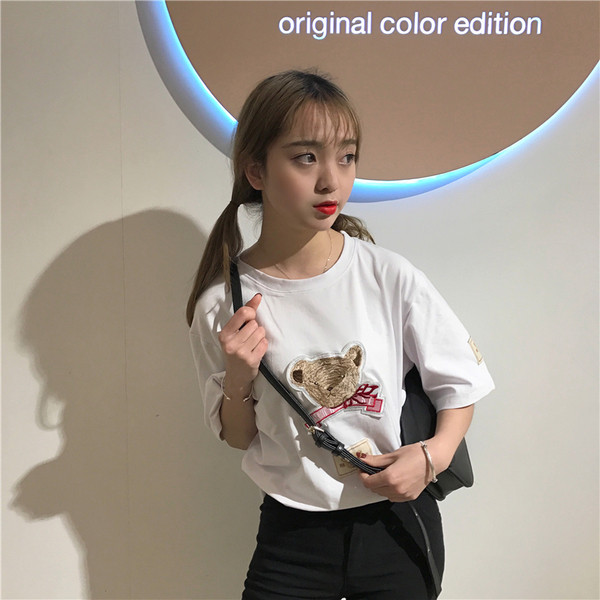 Μαλακό κυρίες μπλούζα με κοντό μανίκι και απλικέ αρκούδα