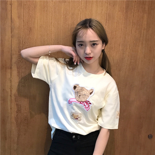 Μαλακό κυρίες μπλούζα με κοντό μανίκι και απλικέ αρκούδα