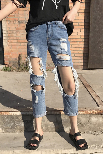 Γυναικεία τζιν με σχισμένα γόνατα και ψηλή μέση