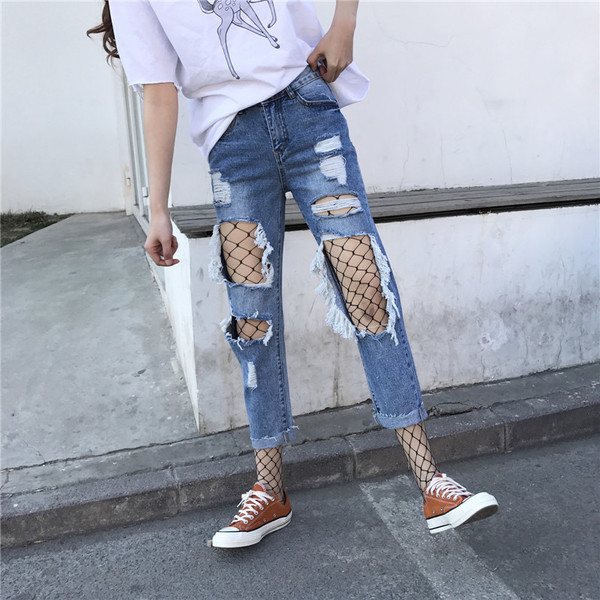 Γυναικεία τζιν με σχισμένα γόνατα και ψηλή μέση