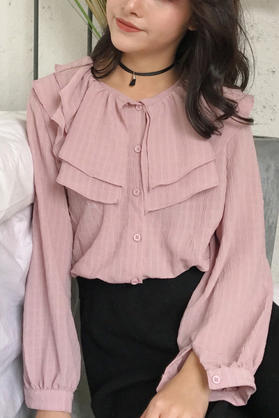 Πολλά φρέσκα κυρίες πουκάμισο με μακριά φαρδιά μανίκια σε δύο χρώματα