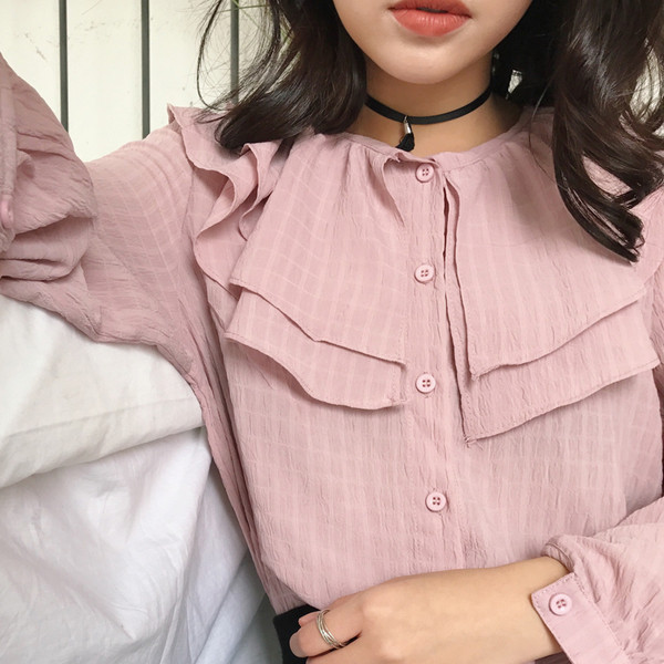 Πολλά φρέσκα κυρίες πουκάμισο με μακριά φαρδιά μανίκια σε δύο χρώματα