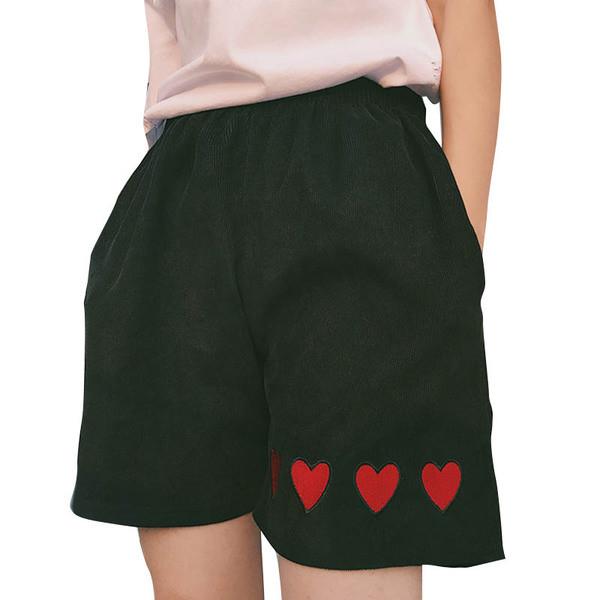 Страхотни дамски къси шорти с апликация сърчица