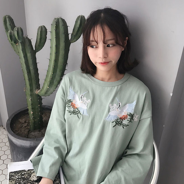 Блузка с дълъг ръкав и много красива бродерия 