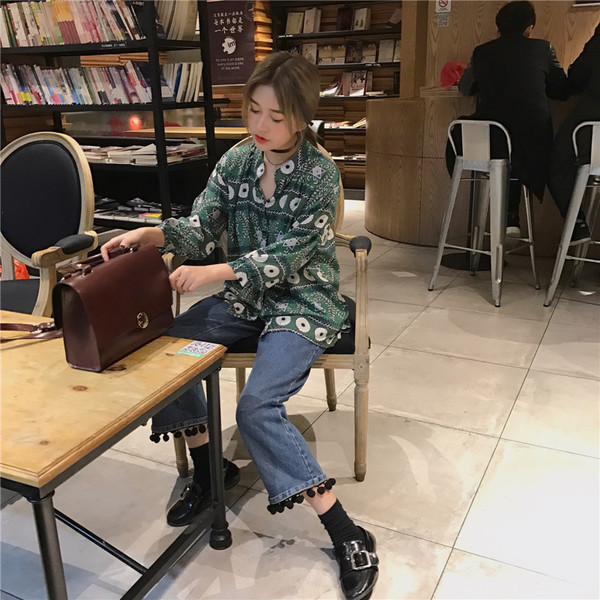 Μεγάλη κυρίες shirt με ρετρό μοτίβα