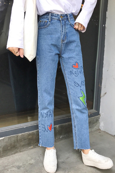 Υπέροχα γυναικεία τζιν σε στυλ ρετρό με εφαρμογές