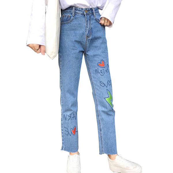 Υπέροχα γυναικεία τζιν σε στυλ ρετρό με εφαρμογές