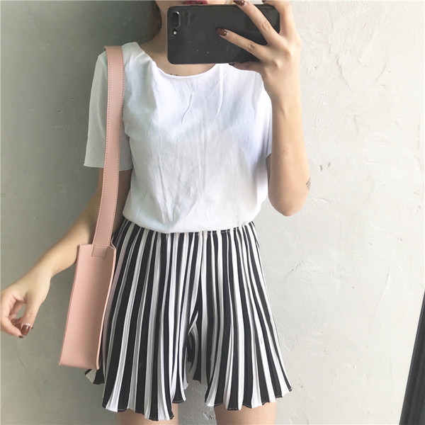 Πτυχωτός σορτς κυρίες κοντό σε διάφορα μοντέλα