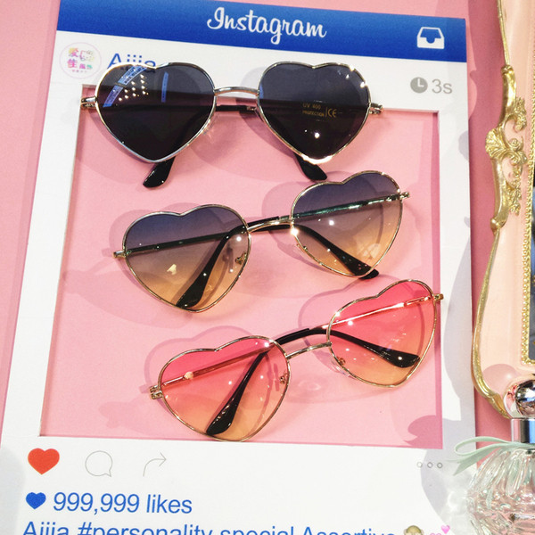 Дамски очила във формата на сърце в три различни цвята