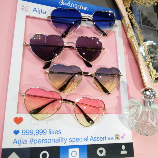 Дамски очила във формата на сърце в три различни цвята