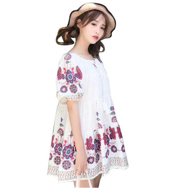 Σύντομη κυρίες Sharenka φόρεμα κατάλληλο για τις ζεστές μέρες του καλοκαιριού