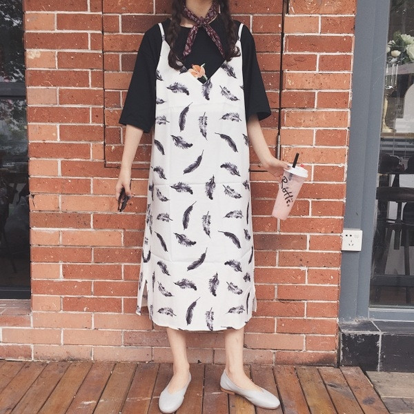 Μακριά κυρίες καθημερινά φόρεμα με φτερά apilkatsiya