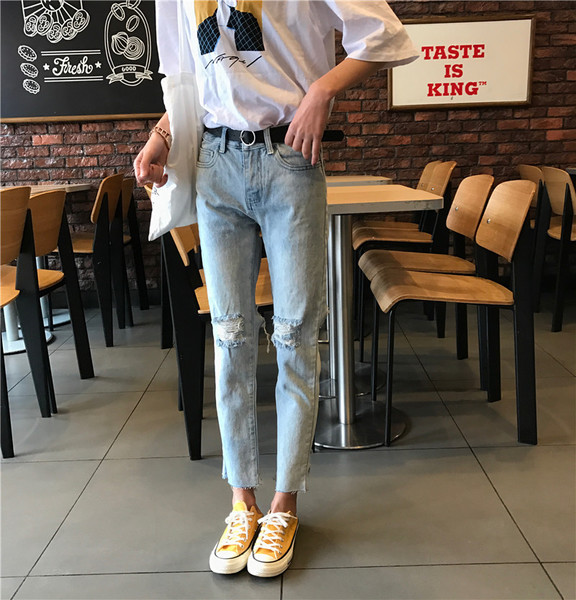 "Boyfriend" στυλ  γυναικεία τζιν με σημαδεμένα γόνατα και  μήκος 7/8 