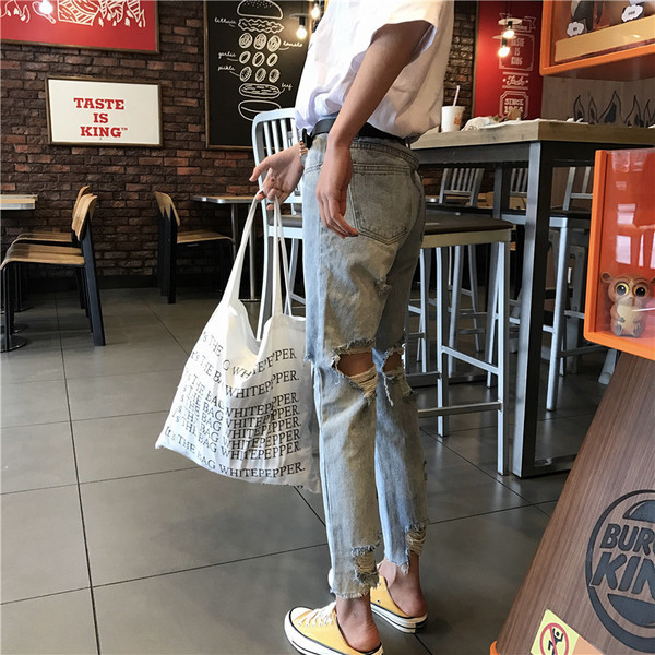 "Boyfriend" στυλ  γυναικεία τζιν με σημαδεμένα γόνατα και  μήκος 7/8 