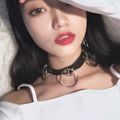 Υπέροχο γυναικείο δερμάτινο τσόκερ  για το λαιμό