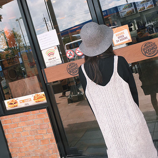 Дълбока много красива дамска шапка