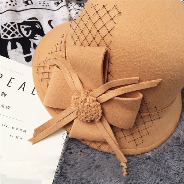 Μεγάλη σφαιριστής κυρία σε πέντε διαφορετικά χρώματα με κορδέλα