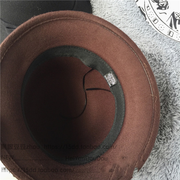 καπέλο Πολλές κομψό γυναίκες με μια μικρή κορδέλα από τη μία πλευρά