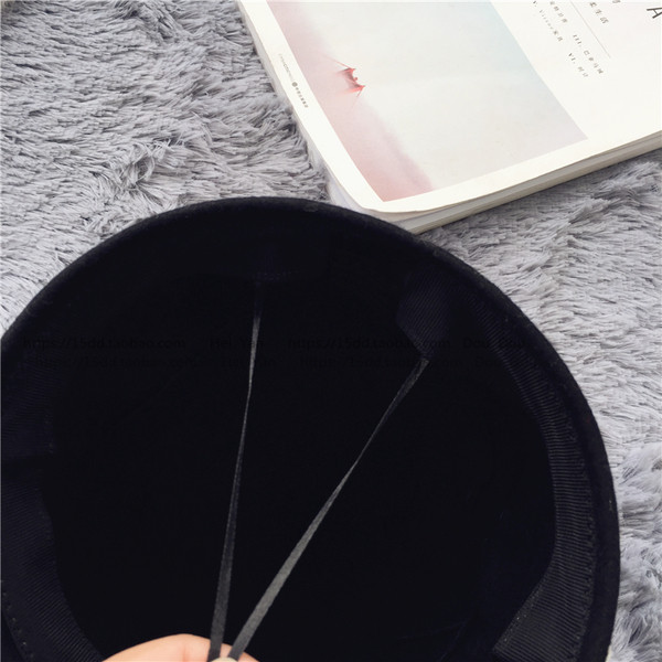 Страхотна плюшена дамска ежедневна шапка с козирка и ушички