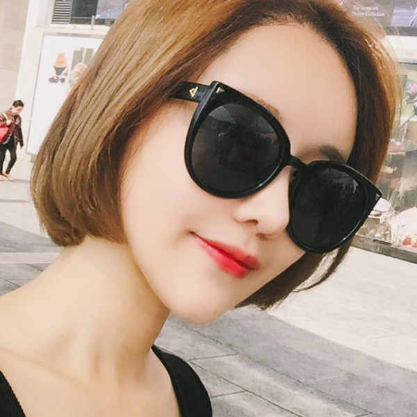 Много красиви и стилни дамски черни очила