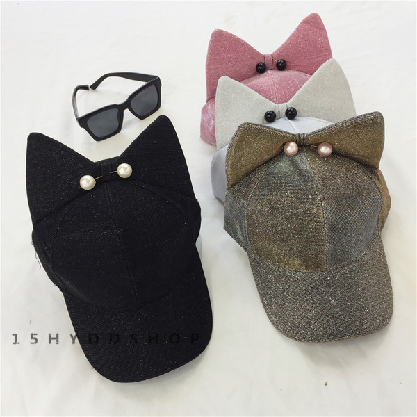 Πολύ όμορφες κυρίες καπέλα με τα αυτιά σε πολλά διαφορετικά χρώματα