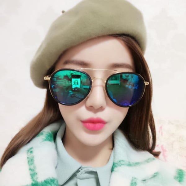 Много стилни дамски очила с огледални стъкла