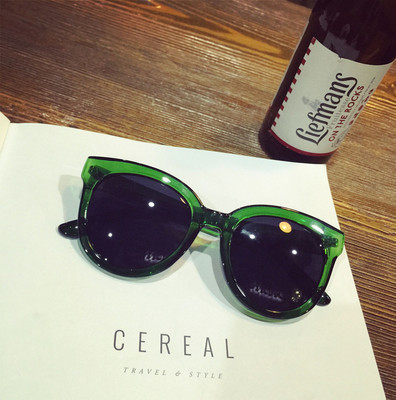 Много красиви дамски очила в ретро мотив